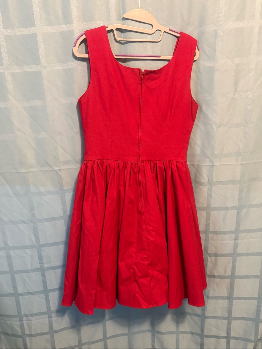 Elegant Red Sleeveless Midi Dress with Square Neck - Picture 4 of 5
